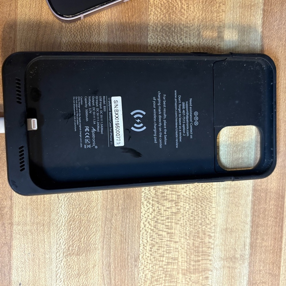 Charging IPhone 11 case